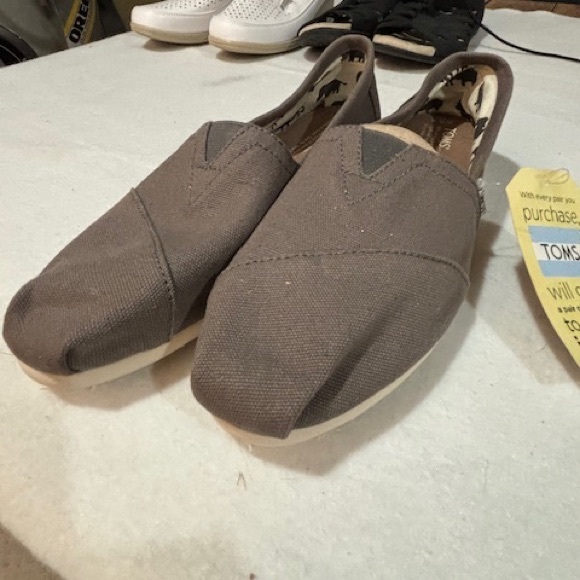 Toms Size 9.5 Tan Men’s Loafers NEW - Picture 4 of 6